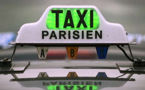 des-associations-de-taxis-denoncent-la-concurrence-deloyale-du-geant-du-vehicule-de-tourisme-avec-chauffeur-uber